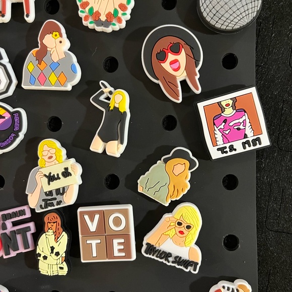 Taylor Swift Croc charms 38 count - Picture 5 of 6